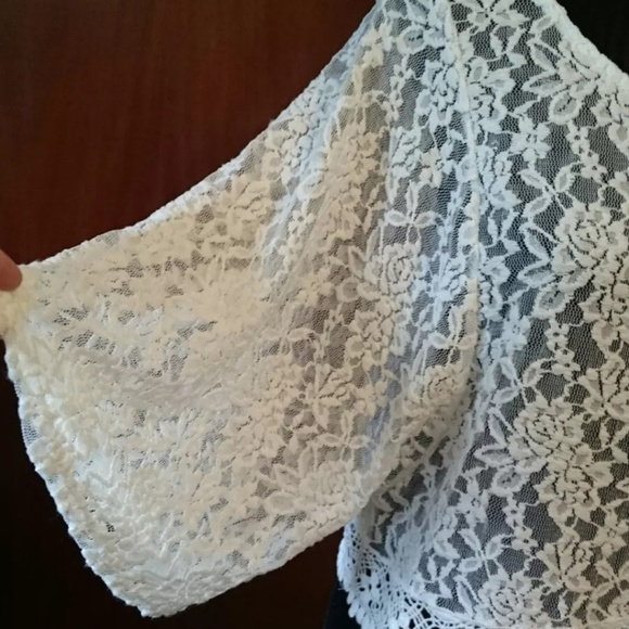 Lovely 153 Cream Lace Crop Top Size Medium - Picture 2 of 8